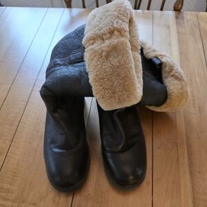 Santana Canada Black Boots with Tan Shearling Collar